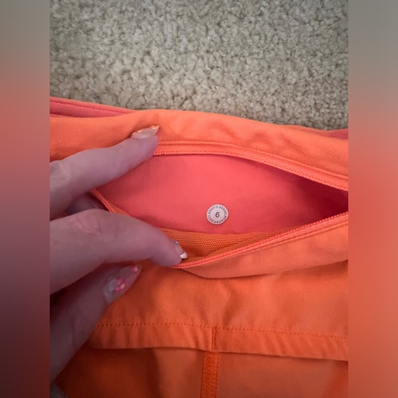 Lululemon Hotty Hot Shorts - Offers Welcome - Picture 3 of 4